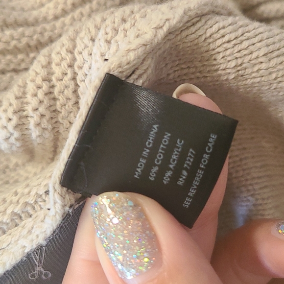 *HOST PICK*Vera Wang Sweater - Picture 5 of 5